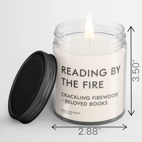 Vista 2 de Reading by The Fire - Vela de lectura Bookish – Regalo inspirado en la literatura para lectores, escritores, bibliófilos, ratones de biblioteca