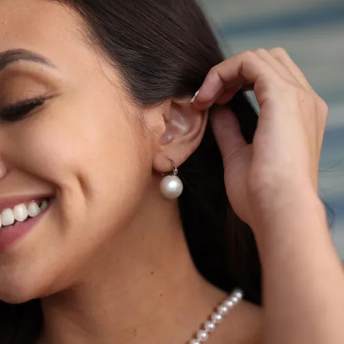 Vista 60 de Aretes colgantes de plata de ley 925 seleccionados a mano AAA+ de 7.5 a 0.315 in con perlas cultivadas de agua dulce blancas para mujer