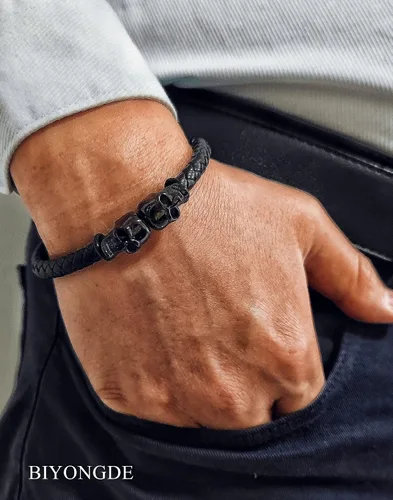 Vista 3 de Pulsera de cuero trenzado negro para hombre, acero inoxidable, dos encantos de calavera, gótica