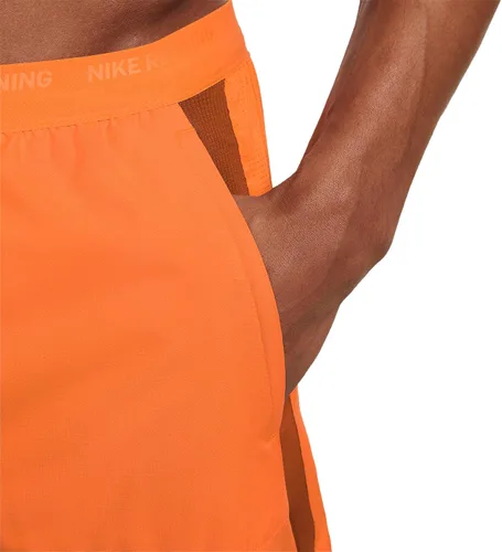 Vista 4 de Nike Dri-FIT Stride - Pantalones cortos de correr 2 en 1 para hombre de 7 pulgadas