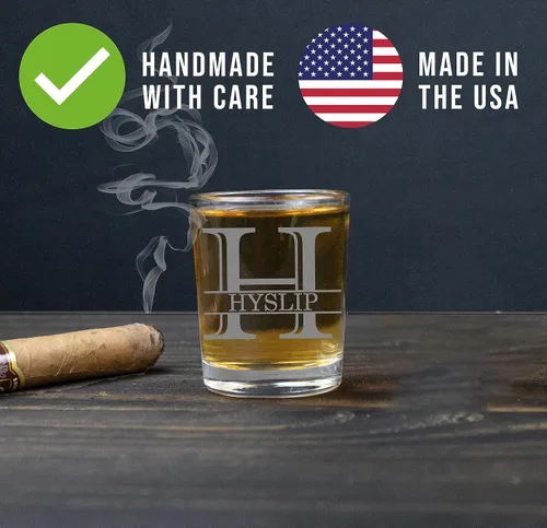 Vista 4 de Vaso de chupito grabado personalizado de 2.5 onzas, 1 paquete, nombre del monograma personalizado, regalos personalizados para hombres y mujeres