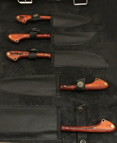Vista 4 de 1033. Set de 5 cuchillos de chef de acero de damasco hechos a mano. Con funda de 5 bolsillos enrollable., Rojo