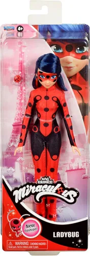 Vista 2 de Miraculous Muñeca de moda Heroez de la temporada 6 de Ladybug con accesorio de Playmates Toys