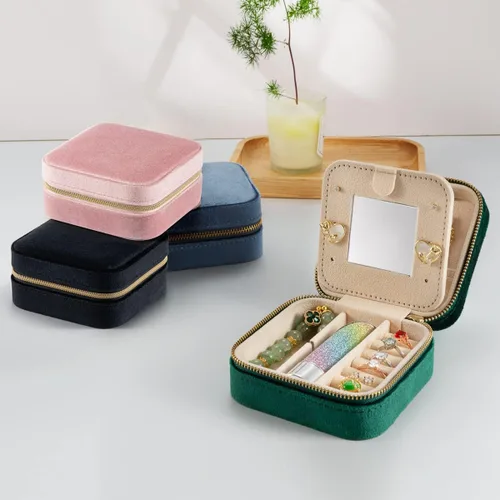 Vista 2 de ilycase Joyero de terciopelo, organizador de joyas de viaje, organizador de aretes con espejo, estuche de viaje para joyas, joyero de viaje (verde)