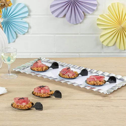 Vista 4 de Restaurantware Platos de postre de 3.7 x 2.5 pulgadas, 100 platos de cóctel pequeños, platos desechables de plástico negro únicos en forma de pez