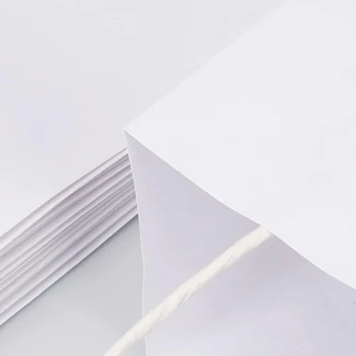 Vista 7 de Oikss Cada paquete de 100 bolsas de regalo de papel kraft blanco pequeño y mediano con asas a granel
