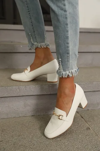 Vista 5 de Zapatos de tacón bajo de cadena para mujer, tacón grueso, cuadrados, puntera cerrada, cómodos, de cuero, elegantes, casuales, para fiestas, trabajo