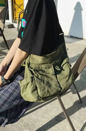 Vista 4 de Bolso bandolera grande con múltiples bolsillos de lona para mujeres y hombres