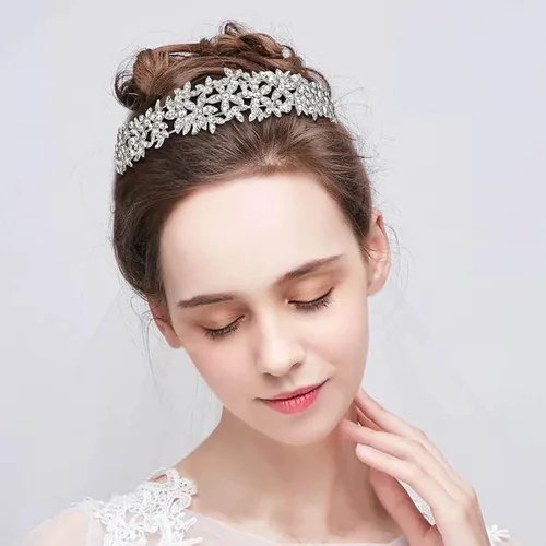 Vista 3 de EVER FAITH Banda para el cabello con racimo de flores de cristal austriaco para mujer, color plateado transparente