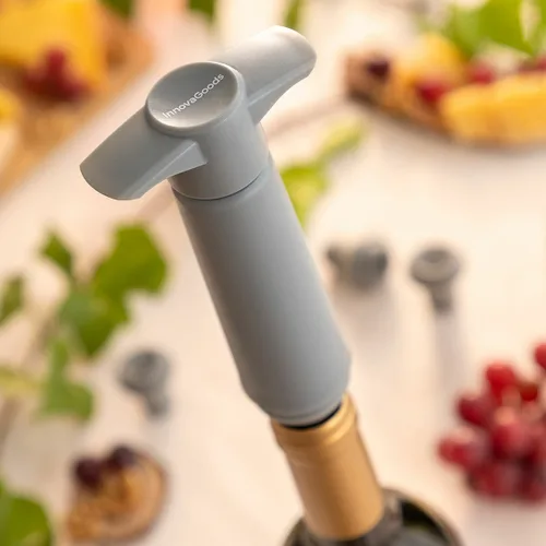 Vista 8 de Bomba de Vacío y Tapones para Vino Winuum InnovaGoods (4 tapones)