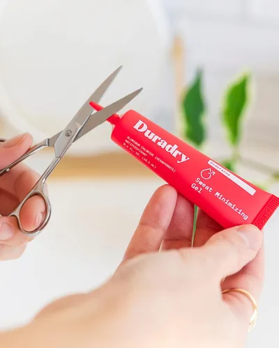 Vista 7 de Duradry Gel antitranspirante minimizador de sudor para hombres y mujeres, fuerza recetada, formulado para sudoración excesiva de axilas e