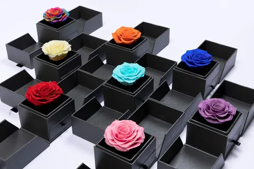 Vista 4 de Caja de regalo joyería de flores preservadas hechas a mano, diseño de rosas nunca marchitas, flores inmortales de lujo, flores eternas para seres