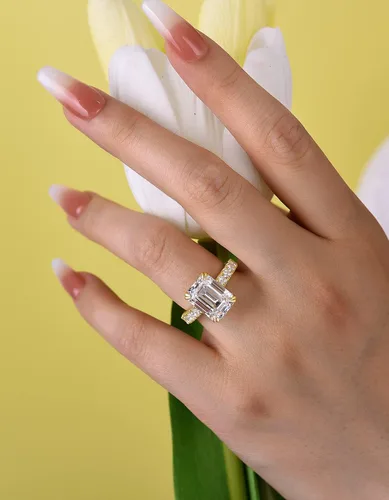 Vista 5 de Anillo de compromiso de 3 piedras de corte radiante de 5 quilates para mujer, anillo de diamantes de imitación, anillo de promesa de plata esterlina