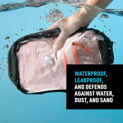 Vista 7 de Nite Ize RunOff Cubo de embalaje impermeable, cubo de embalaje impermeable para viajes, bolsa de viaje seca con compresión, carbón, grande