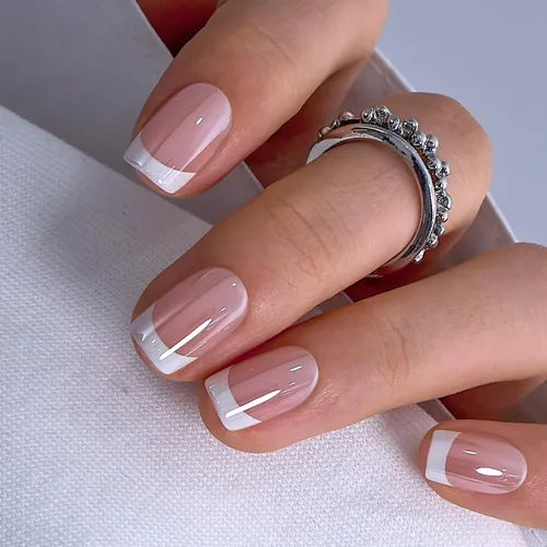 Vista 17 de CurvLife Uñas postizas cuadradas cortas a presión, terciopelo degradado Paris Script