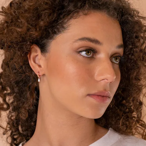 Vista 2 de PAVOI Aretes colgantes de plata de ley S925 chapados en oro de 14 quilates para mujer, adorno religioso cruz, mal de ojo, trébol, celta, aretes