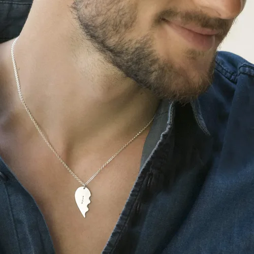 Vista 4 de MYKA - Collar de corazón roto grabado personalizado - Joyería personalizada para parejas, mejores amigas, ella, él, madre, padre, mujeres, hombres