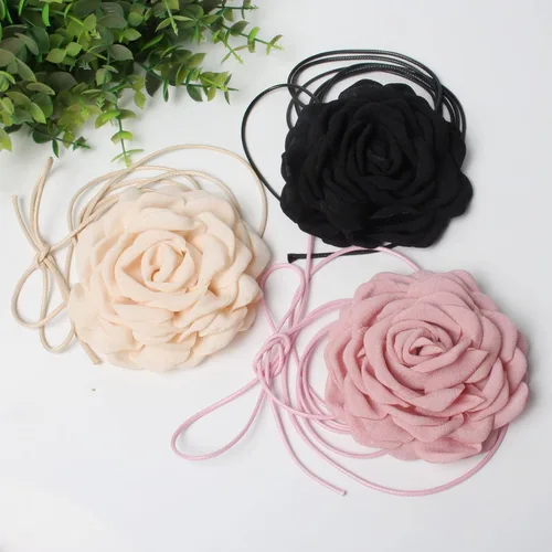 Vista 4 de Gargantilla de flores para mujer, gargantillas de rosas grandes, gargantilla floral para fiestas, novias, bodas, fiestas, collares de verano