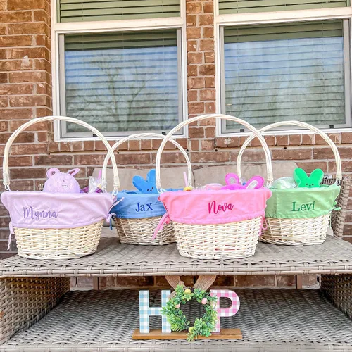 Vista 3 de Personalization Universe Cesta de Pascua clásica personalizada, forro de cesta de lavanda suave bordado, regalo de Pascua personalizado para niños