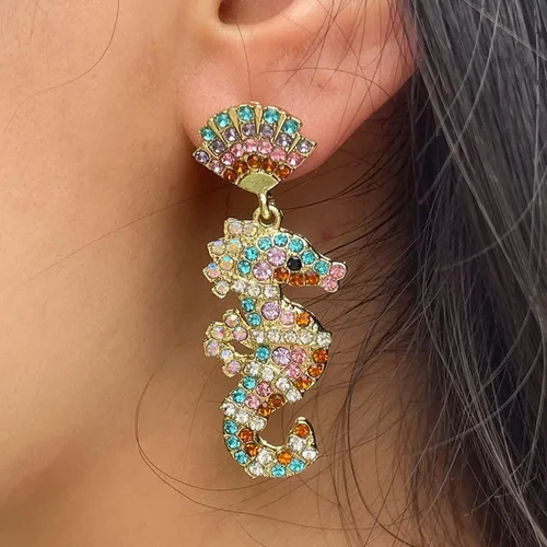 Vista 4 de Aretes de caballito de mar, aretes colgantes de caballito de mar de conchas de playa para mujer, aretes bohemios de caballito de mar con cuentas