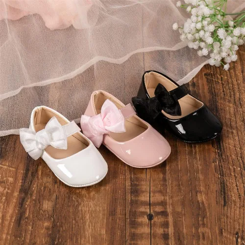 Vista 2 de Meckior Zapatos deportivos para bebé y niñas, suela suave, con lazo, princesa, vestido de boda, Mary Jane, planos, para recién nacidos, ligeros