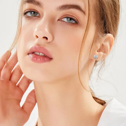 Vista 4 de DAYBYDAY Aretes de plata de ley 925 de moissanita para mujeres y niñas, delicados y lindos corazones, redondos, cojines, ovalados, color D, VVS1