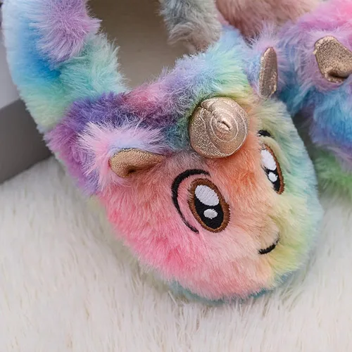 Vista 2 de Lindas pantuflas de unicornio mullidas y mullidas para el invierno, cálidas pantuflas de felpa de animales de dibujos animados para interiores