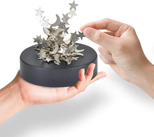 Vista 4 de ArtCreativity Escultura magnética de lunas y estrellas (juego de 2) – Juguetes magnéticos de escritorio para adultos, decoración de oficina