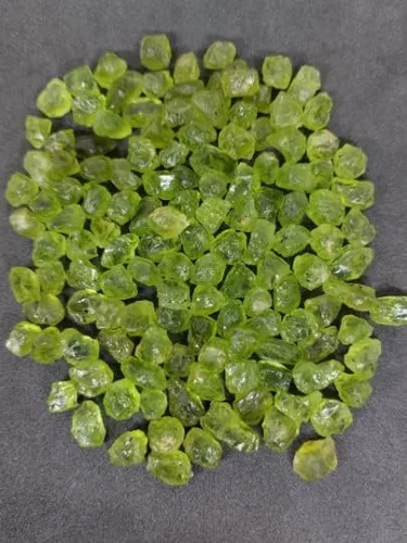 Vista 2 de Krishiv Exports - 10 piezas, peridoto natural, piedra preciosa en bruto, peridoto verde, peridoto suelto, semiprecioso crudo, joyería de peridoto