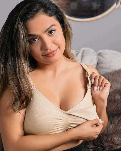Vista 6 de Kindred Bravely Paquete de 2 brasieres de bombeo manos libres (beige y rosa, talla S-Busty)