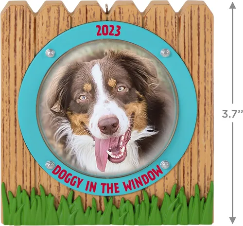 Vista 5 de Hallmark Keepsake - Adorno navideño 2023, marco de foto de perrito en la ventana, regalos con foto de mascotas