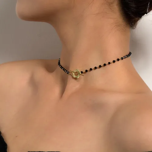 Vista 3 de Rrdaily Gargantilla bohemia de cristal negro para mujeres, adolescentes y niñas, gargantilla de flores con piedras preciosas delicadas, collar