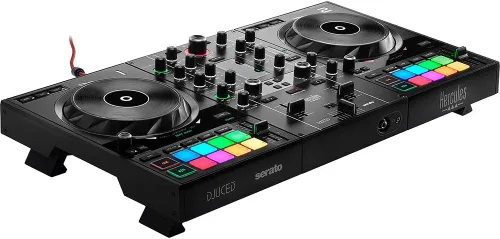 Vista 2 de Hercules DJControl Inpulse 500 Controlador de software DJ con auriculares Hercules HDP DJ45 sobre la oreja y paquete de cable mini a RCA de 6 pies