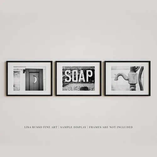 Vista 5 de LISA RUSSO FINE ART - Juego de 3 pinturas artísticas de pared de baño en blanco y negro de 5 x 7 pulgadas sin marco con tapetes blancos de 8 x 10