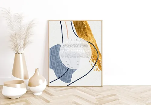 Vista 2 de Maybie & Co. Arte abstracto azul y dorado V2 Modern Ketubah enmarcado personalizado Contrato de amor de arte judío Contrato de matrimonio