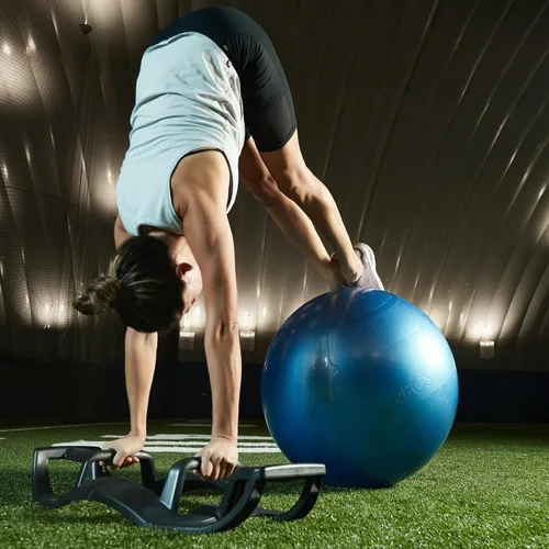 Vista 10 de The Helm - Sistema de entrenamiento de fuerza y fitness – Dispositivo multiagarre para flexiones y plancha para pelota de equilibrio y de estabilidad