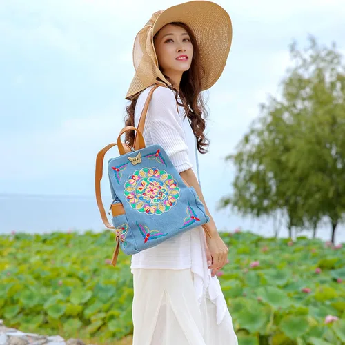 Vista 2 de Jursccu Mochilas de lona floral bordadas de mezclilla para mujer, antirrobo, retro, estilo étnico, bolsa de hombro, Jean Azul Claro, MochilaBolso