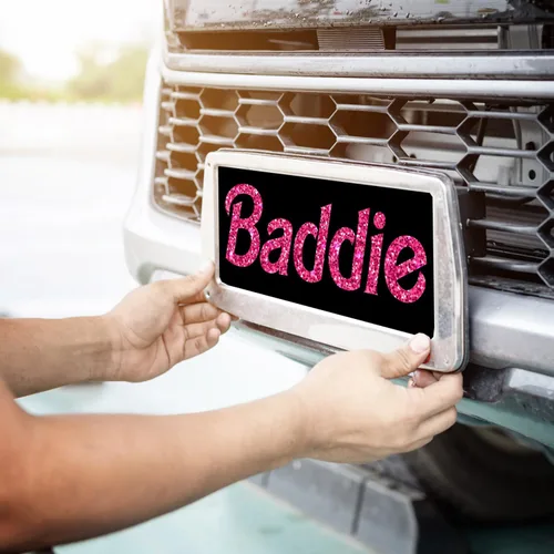 Vista 4 de Honey Dew Gifts, Baddie, 12 pulgadas por 6 pulgadas, placa divertida, placas de tocador para autos, accesorios rosa para mujeres, linda etiqueta