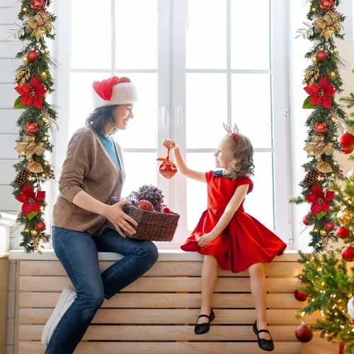 Vista 7 de Guirnalda de Navidad de 6 pies con luces, guirnalda artificial preiluminada de Navidad con conos de pino y flor de pascua, guirnalda de Navidad Oro