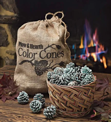 Vista 4 de Piñas de colores para chimenea Plow & Hearth, piñas de pino con llama cambiante de arcoíris para alegría navideña, accesorios para quemar con centro