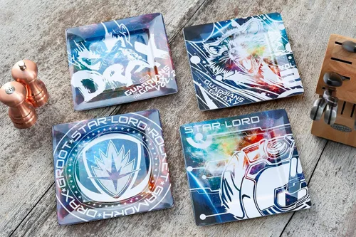 Vista 5 de Guardians of the Galaxy, Juego de platos de plástico Vol. 2 - Divertido paquete de cuatro incluye platos cuadrados de 8 pulgadas en 4 diseños