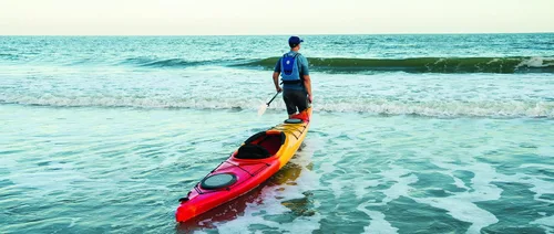 Vista 3 de Perception Kayaks Carolina 12 Sit Inside Touring Kayak Gran almacenamiento delantero y trasero