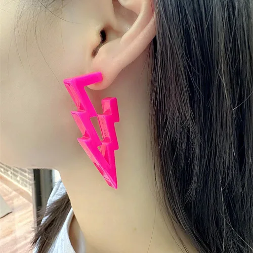 Vista 2 de Aretes colgantes de acrílico con forma de rayo para mujeres y niñas, ligeros, minimalistas, fucsia, rosa profundo, colgantes de gancho, aretes retro
