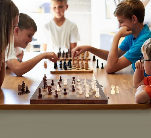 Vista 2 de Juego de ajedrez de madera magnética para adultos y niños, tablero de ajedrez de 12" con piezas hechas a mano, juego de ajedrez plegable y portátil