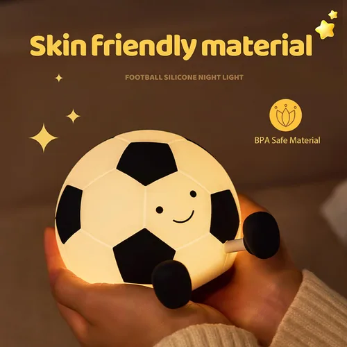 Vista 5 de Luz nocturna de fútbol AGEK para niños, lámpara de fútbol de dibujos animados de silicona para guardería con 3 niveles de atenuación, lámpara