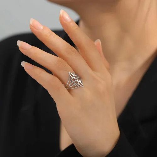 Vista 4 de TEAMER Anillo de nudo de bruja, de acero inoxidable, anillo de amuleto celta geométrico, anillo de nudo celta, joyería vintage para mujer