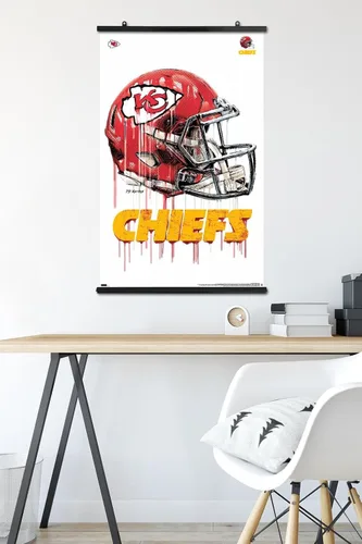 Vista 5 de Trends International NFL Kansas City Chiefs - Póster de pared con casco de goteo, 22.375 x 34 pulgadas, paquete de póster y clip