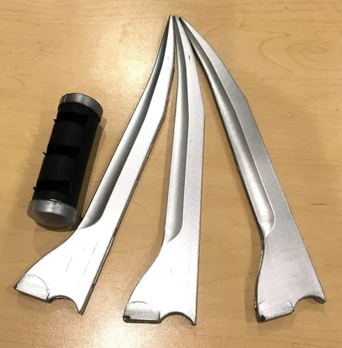 Vista 5 de All Foam Wolverine X-Men - Garras de espuma LARP - 2 garras diseñadas para disfraces, cosplay y accesorios (plateado)