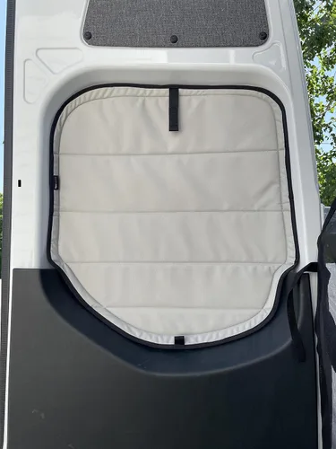 Vista 10 de VanEssential Cubierta magnética aislante de oscurecimiento para parabrisas delantero diseñada para Mercedes-Benz NCV3/VS30