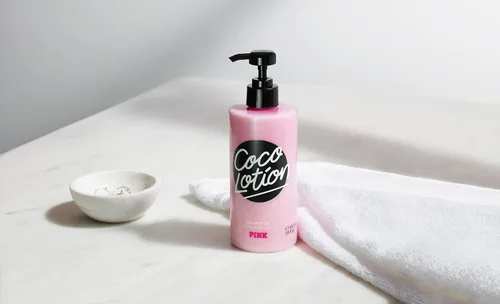 Vista 8 de Loción corporal hidratante Victoria's Secret Pink Coco con aceite de coco